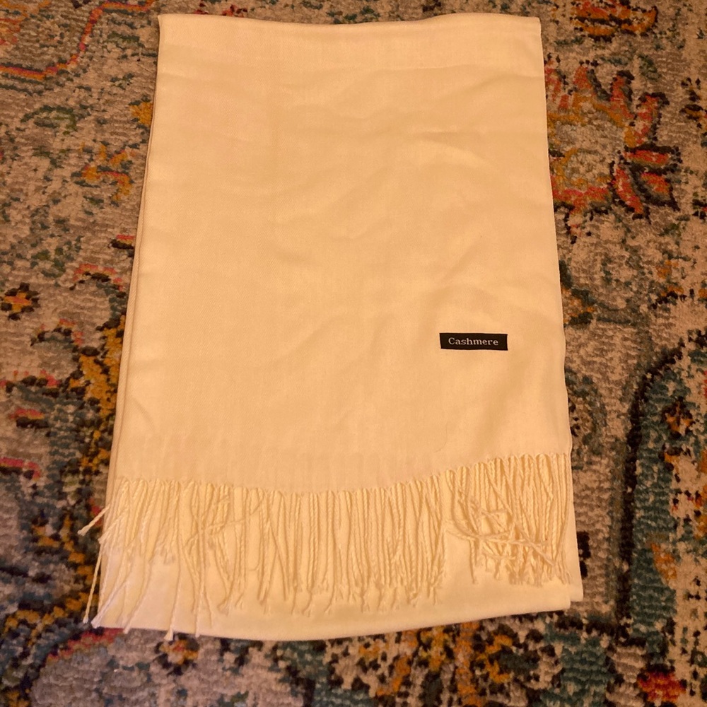 Cream cashmere scarf with fringe